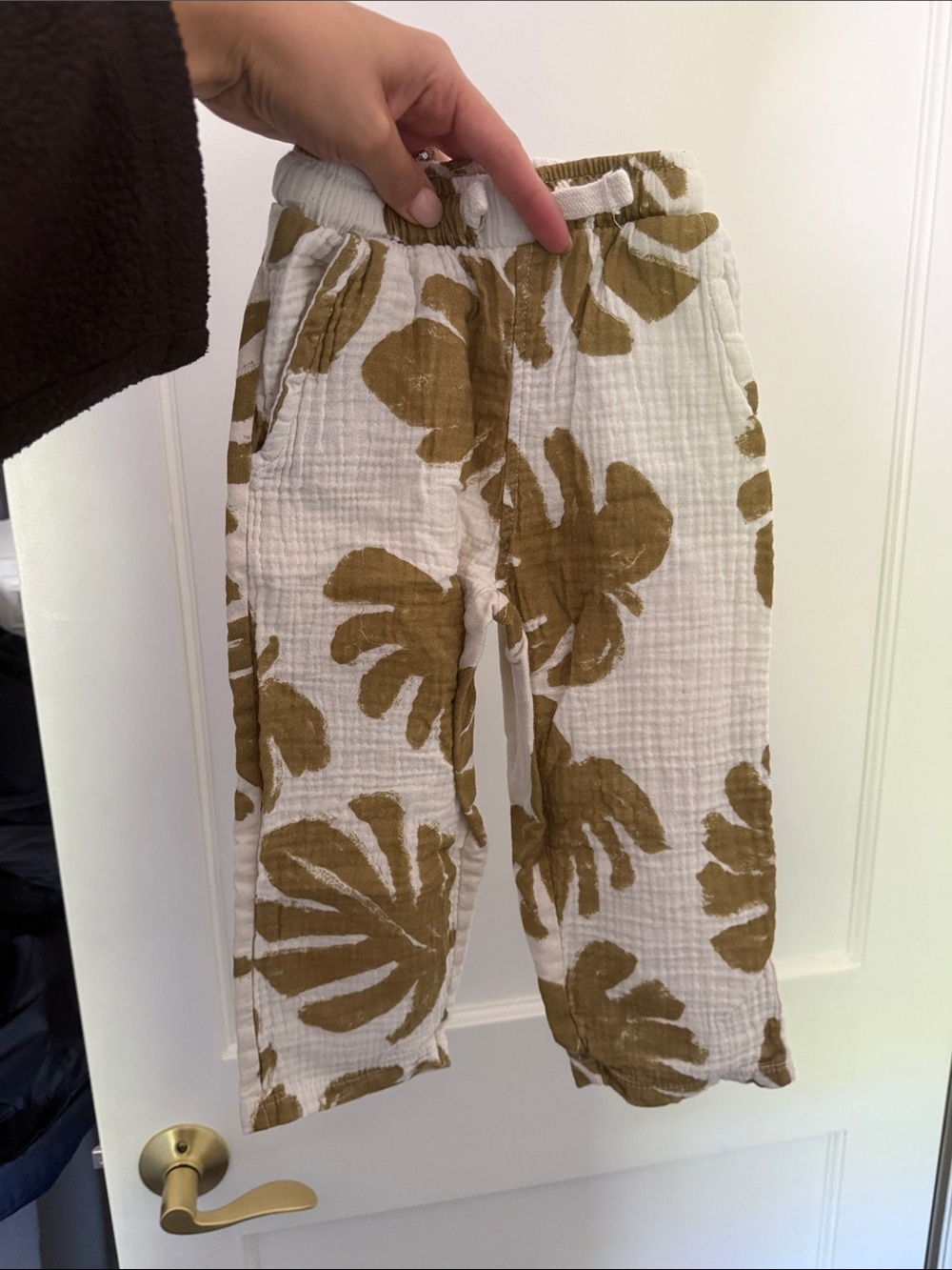Zara White Cotton Gauze Pants with Green Leaf Print - Picture 5 of 5